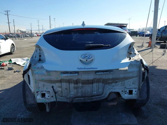 2015 Hyundai Veloster with VIN KMHTC6AD3FU227852, listed as a IAAI auction lot 41657406 with 179,185 mi miles. Bid and sale history available at carsss.com. Image 6.
