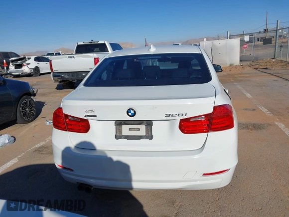 2013 BMW 3 Series 328i xDrive z VIN WBA3B3C57DF536069, wystawiony jako IAAI lot #41506171 z przebiegiem Nie podano mil oraz . Historia ofert i sprzedaży dostępna na DreamBid. Obrazek 15.