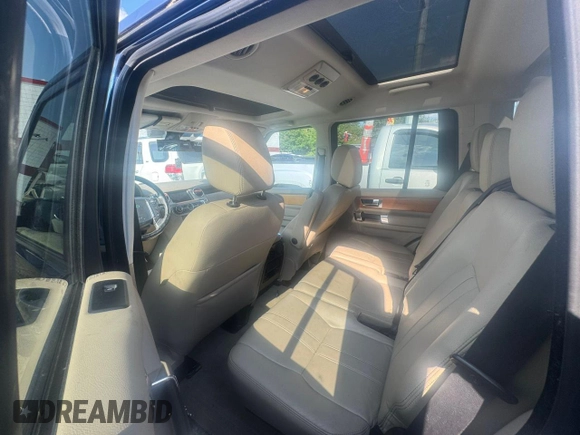 2012 Land Rover LR4 HSE z VIN SALAG2D43CA636203, wystawiony jako Copart lot #65310295 z przebiegiem Nie podano mil oraz Czysty tytuł • Clean title. Historia ofert i sprzedaży dostępna na DreamBid. Obrazek 6.
