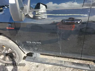 2024 Ram 2500 Laramie z VIN 3C6UR5NL5RG125812, wystawiony jako Copart lot #77317614 z przebiegiem Nie podano mil oraz Nie do naprawy • Non repairable. Historia ofert i sprzedaży dostępna na DreamBid. Obrazek 12.