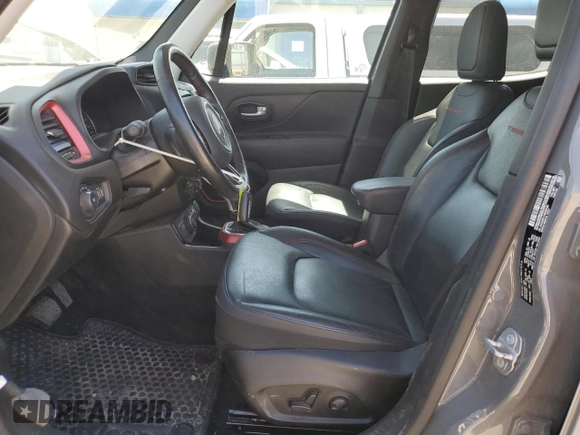2022 Jeep Renegade Trailhawk z VIN ZACNJDC11NPN55195, wystawiony jako Copart lot #52811305 z przebiegiem 57 688 mil mil oraz Szkoda całkowita • Salvage title. Historia ofert i sprzedaży dostępna na DreamBid. Obrazek 7.