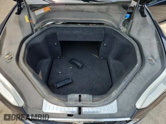 2013 Tesla Model S z VIN 5YJSA1DN6DFP08911, wystawiony jako Copart lot #60751295 z przebiegiem Nie podano mil oraz Czysty tytuł • Clean title. Historia ofert i sprzedaży dostępna na DreamBid. Obrazek 11.