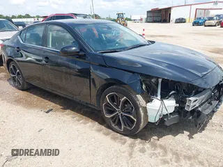 2023 Nissan Altima SR z VIN 1N4BL4CV5PN349463, wystawiony jako IAAI lot #42313940 z przebiegiem 56 447 mil mil oraz . Historia ofert i sprzedaży dostępna na DreamBid. Obrazek 1.