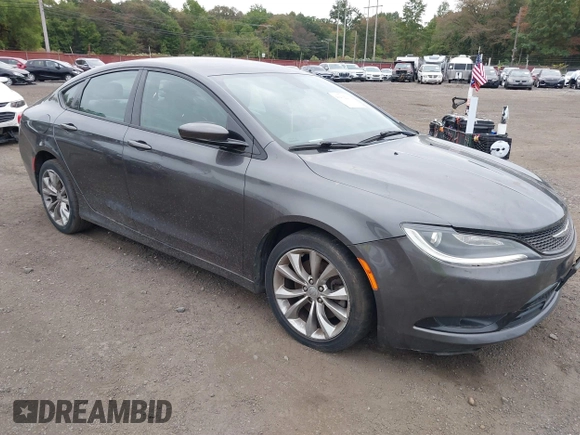 2015 Chrysler 200 S with VIN 1C3CCCBG6FN517903, listed as a IAAI auction lot 40412213 with 84,118 mi miles. Bid and sale history available at carsss.com. Image 1.