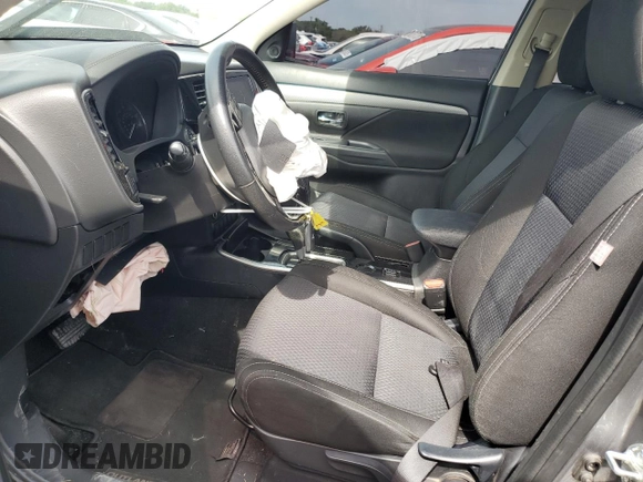 2018 Mitsubishi Outlander SE z VIN JA4AD3A35JZ014681, wystawiony jako Copart lot #56625105 z przebiegiem 61 120 mil mil oraz Szkoda całkowita • Salvage title. Historia ofert i sprzedaży dostępna na DreamBid. Obrazek 7.