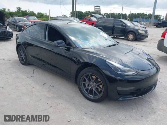 2023 Tesla Model 3 z VIN 5YJ3E1EA0PF571330, wystawiony jako IAAI lot #42198817 z przebiegiem 39 682 mil mil oraz . Historia ofert i sprzedaży dostępna na DreamBid. Obrazek 1.