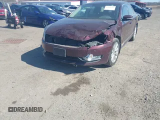 2013 Volkswagen Passat SEL Premium z VIN 1VWCP7A39DC052321, wystawiony jako IAAI lot #41694214 z przebiegiem 151 931 mil mil oraz . Historia ofert i sprzedaży dostępna na DreamBid. Obrazek 6.