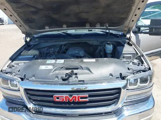 2005 GMC Sierra 2500HD Work Truck with VIN 1GTHC23U95F806475, listed as a IAAI auction lot 42314232 with Not provided miles and . Bid and sale history available at DreamBid. Image 10.