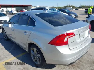 2014 Volvo S60 T5 z VIN YV1612FS7E1290034, wystawiony jako IAAI lot #41784577 z przebiegiem 200 780 mil mil oraz . Historia ofert i sprzedaży dostępna na DreamBid. Obrazek 3.