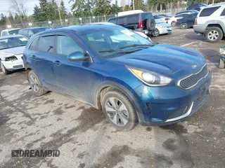 2017 Kia Niro LX with VIN KNDCB3LC0H5104761, listed as a IAAI auction lot 41516734 with 110,486 mi miles. Bid and sale history available at carsss.com. Image 1.