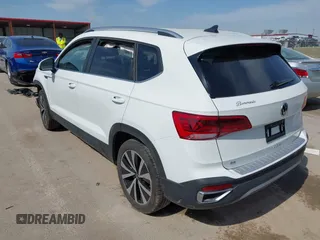 2024 Volkswagen Taos SE z VIN 3VVSX7B25RM071752, wystawiony jako IAAI lot #41775176 z przebiegiem 11 262 mil mil oraz . Historia ofert i sprzedaży dostępna na DreamBid. Obrazek 3.