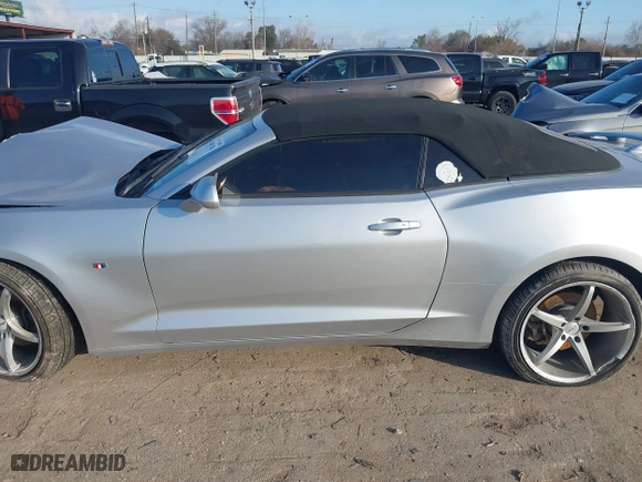2018 Chevrolet Camaro 1LT with VIN 1G1FB3DX4J0119550, listed as a IAAI auction lot 41491184 with 119,875 mi miles. Bid and sale history available at carsss.com. Image 14.