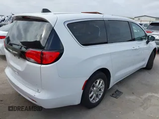 2023 Chrysler Voyager LX z VIN 2C4RC1CG5PR613387, wystawiony jako IAAI lot #42265433 z przebiegiem 55 683 mil mil oraz . Historia ofert i sprzedaży dostępna na DreamBid. Obrazek 4.