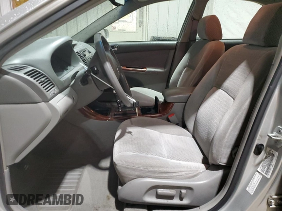2002 Toyota Camry LE z VIN 4T1BE32K32U063577, wystawiony jako Copart lot #58782185 z przebiegiem 243 589 mil mil oraz Szkoda całkowita • Salvage title. Historia ofert i sprzedaży dostępna na DreamBid. Obrazek 7.