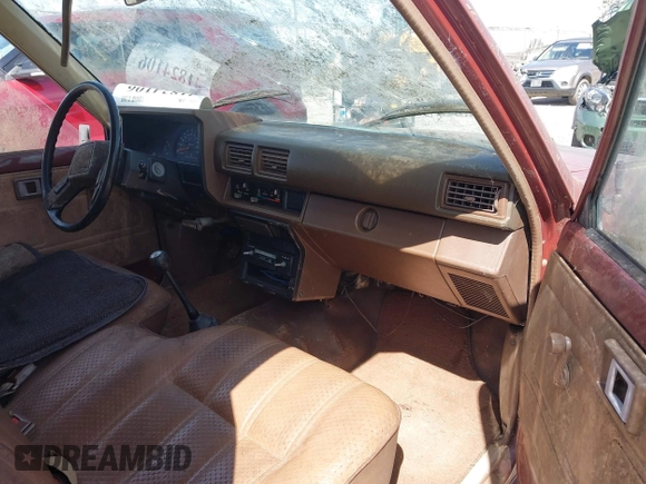 1985 Toyota Pickup с VIN JT4RN55R8F0075812, выставлен на аукционе IAAI как лот 41824106 с пробегом 163 794 миль миль и . История ставок и продаж доступна на DreamBid. Изображение 5.