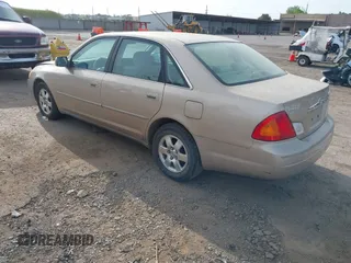 2001 Toyota Avalon XL w/Bucket Seats with VIN 4T1BF28B61U131772, listed as a IAAI auction lot 42039204 with Not Provided miles. Bid and sale history available at carsss.com. Image 3.