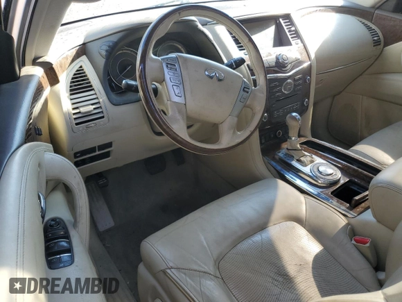 2015 Infiniti QX80 z VIN JN8AZ2NF3F9571753, wystawiony jako Copart lot #55229565 z przebiegiem 115 777 mil mil oraz Czysty tytuł • Clean title. Historia ofert i sprzedaży dostępna na DreamBid. Obrazek 8.