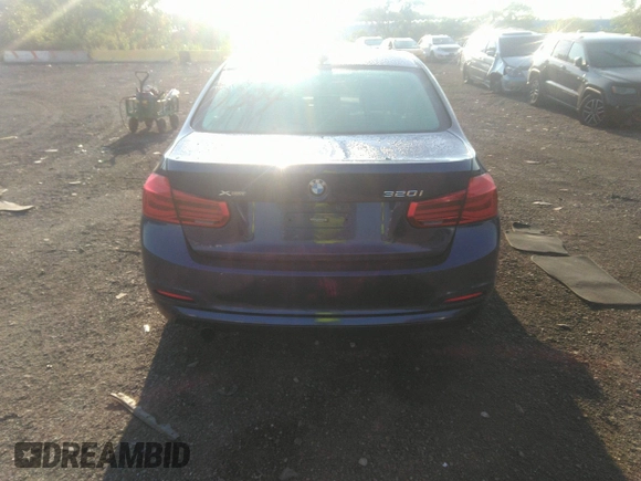 2018 BMW 3 Series 320i xDrive z VIN WBA8A3C53JA488409, wystawiony jako IAAI lot #39667324 z przebiegiem 72 949 mil mil oraz . Historia ofert i sprzedaży dostępna na DreamBid. Obrazek 16.