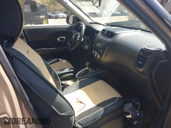 2014 Kia Soul with VIN KNDJN2A20E7060330, listed as a IAAI auction lot 42072889 with 98,157 mi miles. Bid and sale history available at carsss.com. Image 5.