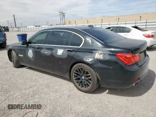 2009 BMW 7 Series 750Li z VIN WBAKB83569CY57456, wystawiony jako Copart lot #56789415 z przebiegiem 103 139 mil mil oraz Czysty tytuł • Clean title. Historia ofert i sprzedaży dostępna na DreamBid. Obrazek 2.