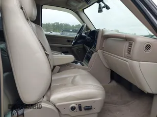 2004 Chevrolet Tahoe LS with VIN 1GNEK13ZX4R308382, listed as a IAAI auction lot 41901448 with 205,922 mi miles. Bid and sale history available at carsss.com. Image 5.