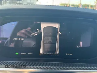 2022 Tesla Model S z VIN 5YJSA1E56NF472017, wystawiony jako Copart lot #67321925 z przebiegiem 59 665 mil mil oraz Czysty tytuł • Clean title. Historia ofert i sprzedaży dostępna na DreamBid. Obrazek 8.