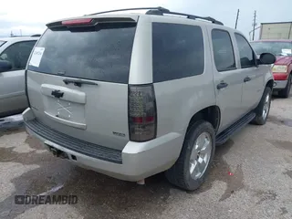 2007 Chevrolet Tahoe LT z VIN 1GNFC13017J400809, wystawiony jako IAAI lot #42689204 z przebiegiem 237 400 mil mil oraz . Historia ofert i sprzedaży dostępna na DreamBid. Obrazek 4.