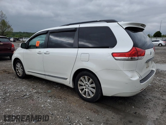 2011 Toyota Sienna XLE z VIN 5TDDK3DC7BS017072, wystawiony jako Copart lot #54687525 z przebiegiem 128 385 mil mil oraz Szkoda całkowita • Salvage title. Historia ofert i sprzedaży dostępna na DreamBid. Obrazek 2.