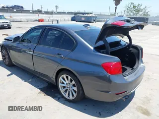 2013 BMW 3 Series 328i z VIN WBA3C1C59DF441157, wystawiony jako IAAI lot #42605980 z przebiegiem 151 701 mil mil oraz . Historia ofert i sprzedaży dostępna na DreamBid. Obrazek 3.