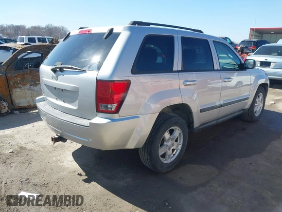 2007 Jeep Grand Cherokee Laredo z VIN 1J8GR48K67C543257, wystawiony jako IAAI lot #41733644 z przebiegiem 201 936 mil mil oraz . Historia ofert i sprzedaży dostępna na DreamBid. Obrazek 4.