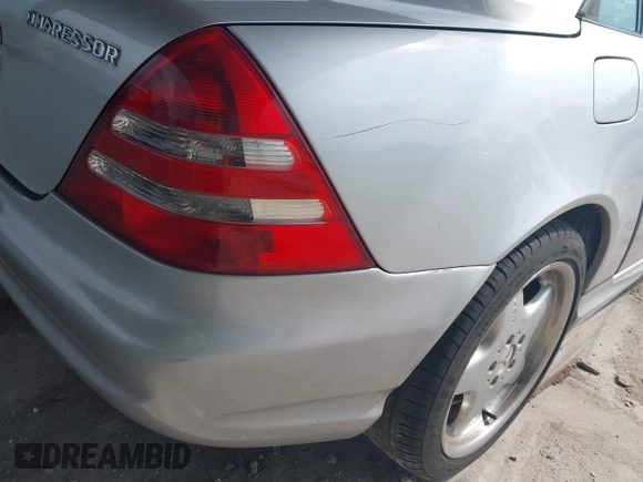 2001 Mercedes-Benz SLK 230 Kompressor с VIN WDBKK49F51F233449, выставлен на аукционе IAAI как лот 42485779 с пробегом 137 282 миль миль и . История ставок и продаж доступна на DreamBid. Изображение 13.