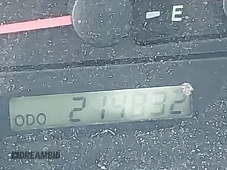 2002 Toyota Camry XLE z VIN 4T1BF32K02U522335, wystawiony jako IAAI lot #42037459 z przebiegiem 214 832 mil mil oraz . Historia ofert i sprzedaży dostępna na DreamBid. Obrazek 17.