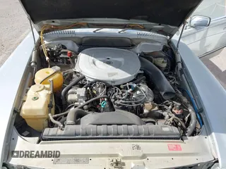 1982 Mercedes-Benz 380 SL z VIN WDBBA45A8CB017571, wystawiony jako IAAI lot #42483211 z przebiegiem 125 437 mil mil oraz . Historia ofert i sprzedaży dostępna na DreamBid. Obrazek 10.
