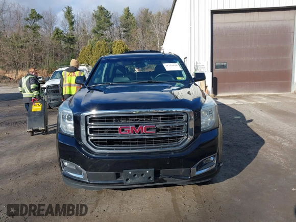 2015 GMC Yukon XL SLT with VIN 1GKS2HKC9FR159164, listed as a IAAI auction lot 41235420 with 136,730 mi miles. Bid and sale history available at carsss.com. Image 6.