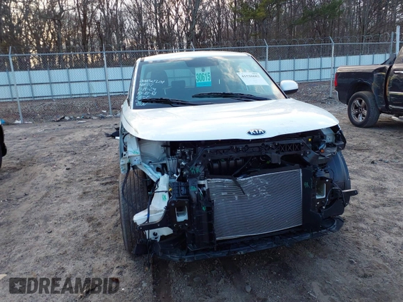 2020 Kia Soul LX with VIN KNDJ23AU4L7084529, listed as a IAAI auction lot 41526683 with 8,443 mi miles. Bid and sale history available at carsss.com. Image 13.