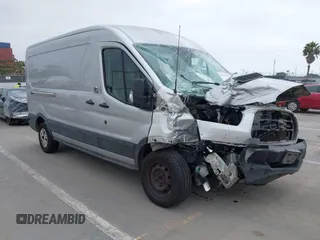 2019 Ford Transit z VIN 1FTYR2CM8KKB16413, wystawiony jako IAAI lot #42367266 z przebiegiem 192 037 mil mil oraz . Historia ofert i sprzedaży dostępna na DreamBid. Obrazek 1.