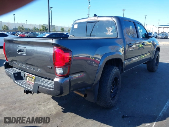 2018 Toyota Tacoma SR5 z VIN 3TMAZ5CN0JM077058, wystawiony jako IAAI lot #41685472 z przebiegiem 37 945 mil mil oraz . Historia ofert i sprzedaży dostępna na DreamBid. Obrazek 4.
