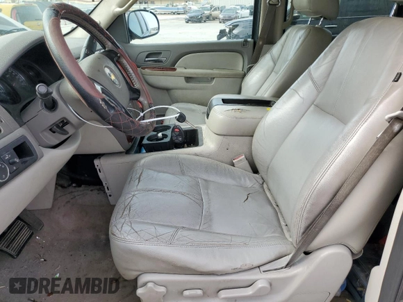 2010 Chevrolet Suburban LT with VIN 1GNUCJE06AR291731, listed as a Copart auction lot 42955925 with 256,389 mi miles and Salvage Title. Bid and sale history available at carsss.com. Image 7.