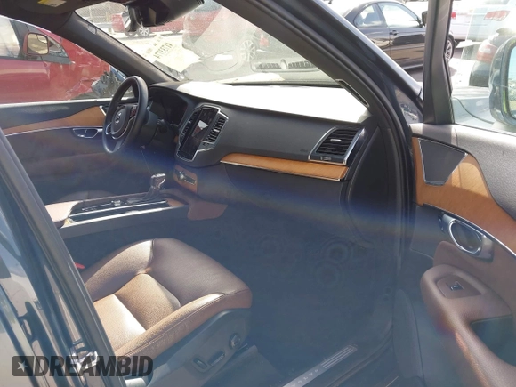 2022 Volvo XC90 Momentum with VIN YV4A22PK7N1837148, listed as a IAAI auction lot 41733774 with 33,709 mi miles and . Bid and sale history available at DreamBid. Image 5.