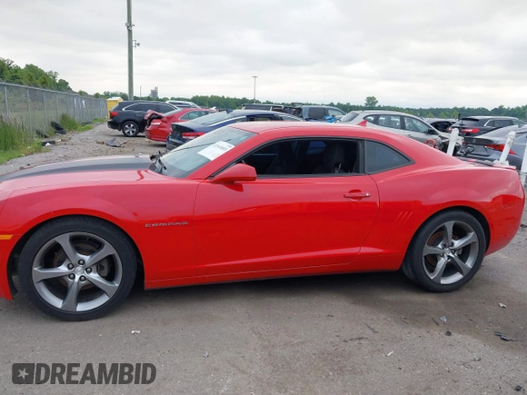 2013 Chevrolet Camaro LT z VIN 2G1FB1E37D9191210, wystawiony jako IAAI lot #42163053 z przebiegiem 316 976 mil mil oraz . Historia ofert i sprzedaży dostępna na DreamBid. Obrazek 14.