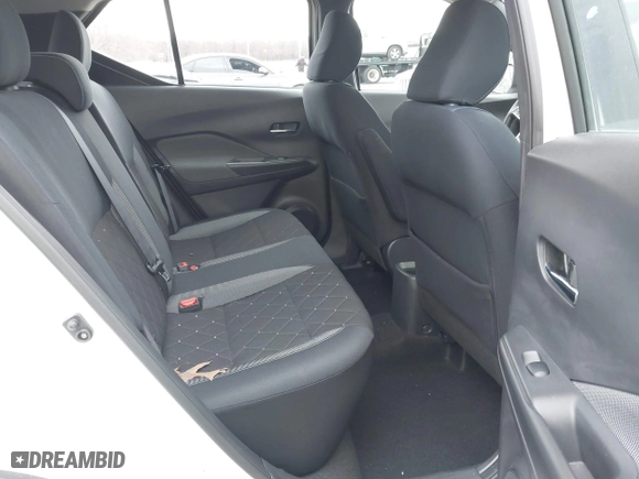 2018 Nissan Kicks SR with VIN 3N1CP5CU0JL510389, listed as a IAAI auction lot 41710875 with 48,001 mi miles. Bid and sale history available at carsss.com. Image 8.