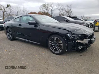 2024 BMW 8 Series M850i xDrive z VIN WBABC4C01RCR33725, wystawiony jako Copart lot #78457344 z przebiegiem 5 469 mil mil oraz Szkoda całkowita • Salvage title. Historia ofert i sprzedaży dostępna na DreamBid. Obrazek 4.