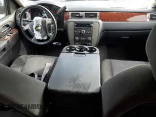 2011 Chevrolet Suburban z VIN 1GNSKHE3XBR184616, wystawiony jako Copart lot #86051484 z przebiegiem 136 597 mil mil oraz Szkoda całkowita • Salvage title. Historia ofert i sprzedaży dostępna na DreamBid. Obrazek 8.