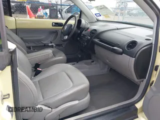 2006 Volkswagen Beetle z VIN 3VWPF31Y66M311261, wystawiony jako IAAI lot #41599012 z przebiegiem 133 792 mil mil oraz . Historia ofert i sprzedaży dostępna na DreamBid. Obrazek 5.