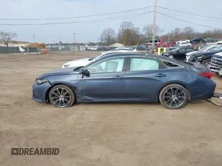 2019 Toyota Avalon XLE z VIN 4T1BZ1FB3KU024135, wystawiony jako IAAI lot #41887321 z przebiegiem 80 547 mil mil oraz . Historia ofert i sprzedaży dostępna na DreamBid. Obrazek 14.