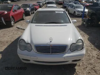 2001 Mercedes-Benz C 230/260/280/320 z VIN WDBRF61J61F037776, wystawiony jako Copart lot #43288745 z przebiegiem 224 041 mil mil oraz Szkoda całkowita • Salvage title. Historia ofert i sprzedaży dostępna na DreamBid. Obrazek 5.