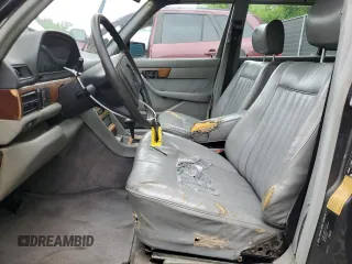 1985 Mercedes-Benz 500 SEL с VIN WDBCA37D0FA117051, выставлен на аукционе Copart как лот 55772735 с пробегом 249 121 миль миль и Чистый • Clean title. История ставок и продаж доступна на DreamBid. Изображение 7.