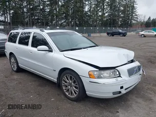 2006 Volvo V70 2.5L Turbo with VIN YV1SW592662577244, listed as a IAAI auction lot 41808653 with 178,497 mi miles. Bid and sale history available at carsss.com. Image 1.