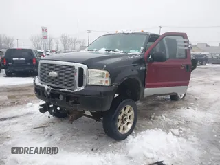 2005 Ford F-250 XL z VIN 1FTSW21515EC67798, wystawiony jako IAAI lot #41463473 z przebiegiem 221 075 mil mil oraz . Historia ofert i sprzedaży dostępna na DreamBid. Obrazek 16.