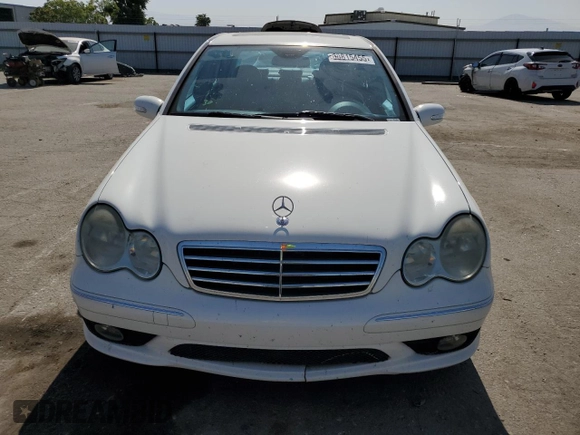 2005 Mercedes-Benz C 320 с VIN WDBRF64J35F573425, выставлен на аукционе Copart как лот 60815455 с пробегом 116 054 миль миль и Списание • Salvage title. История ставок и продаж доступна на DreamBid. Изображение 5.
